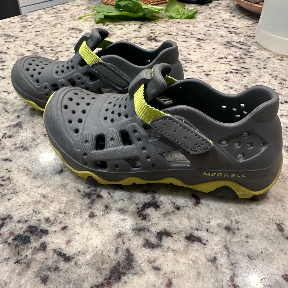 Merrell Kids Gray and Yellow Water Shoes with Strap